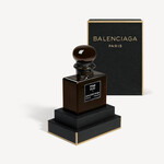 Реклама Pink Oud Balenciaga